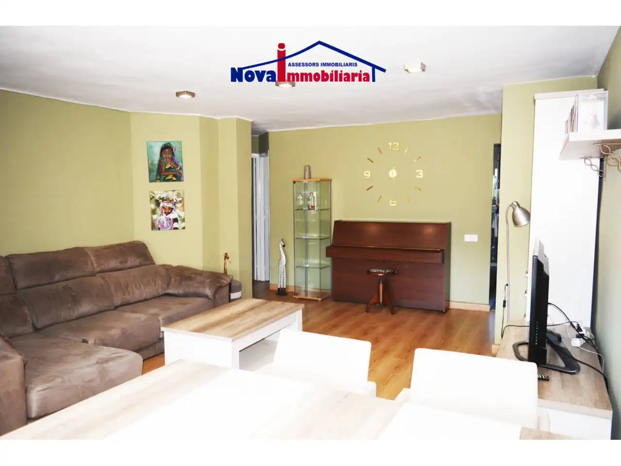 Living room of Flat for sale in Viladecans  with Parquet flooring, Furnished and Balcony