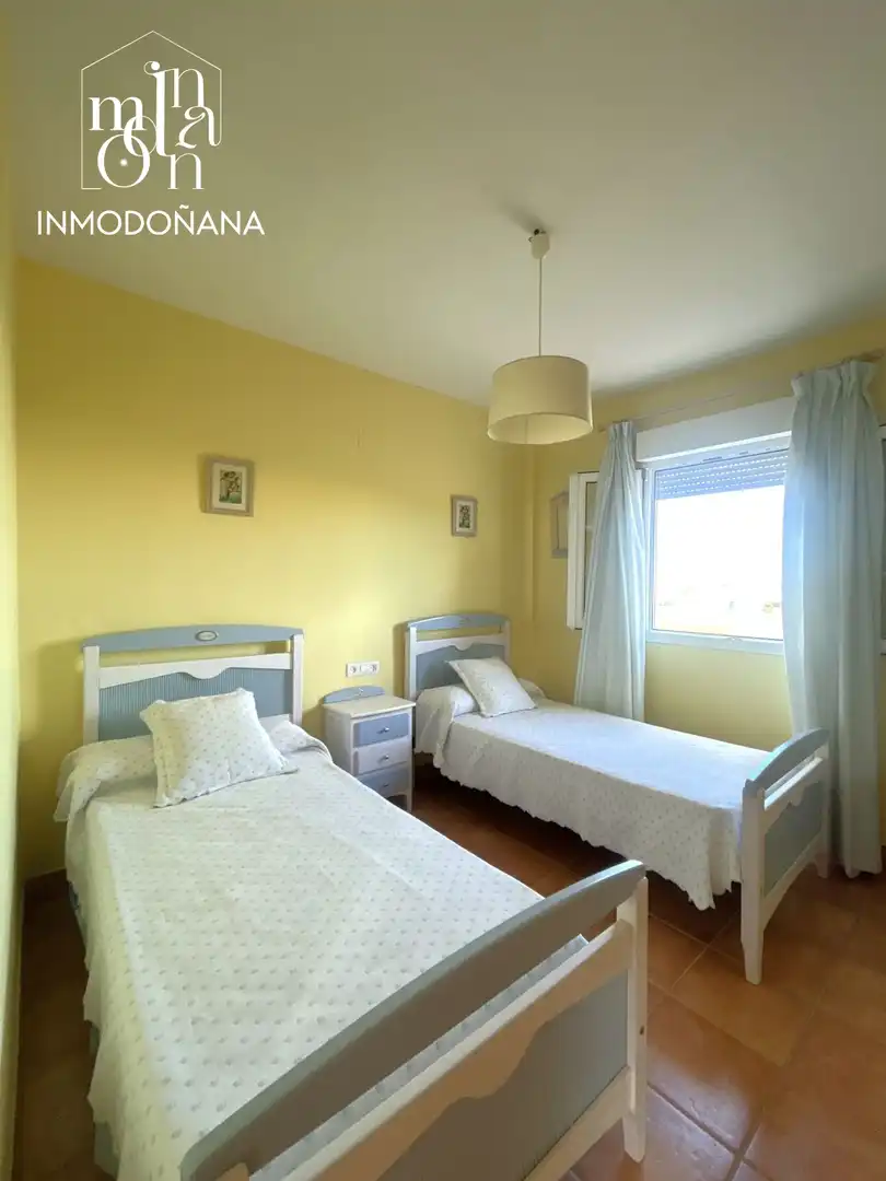 Schlafzimmer von Einfamilien-Reihenhaus zum Verkauf in Almonte mit Klimaanlage, Heizung und Terrasse