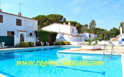 Piscina de Casa o xalet en venda en L'Escala amb Terrassa