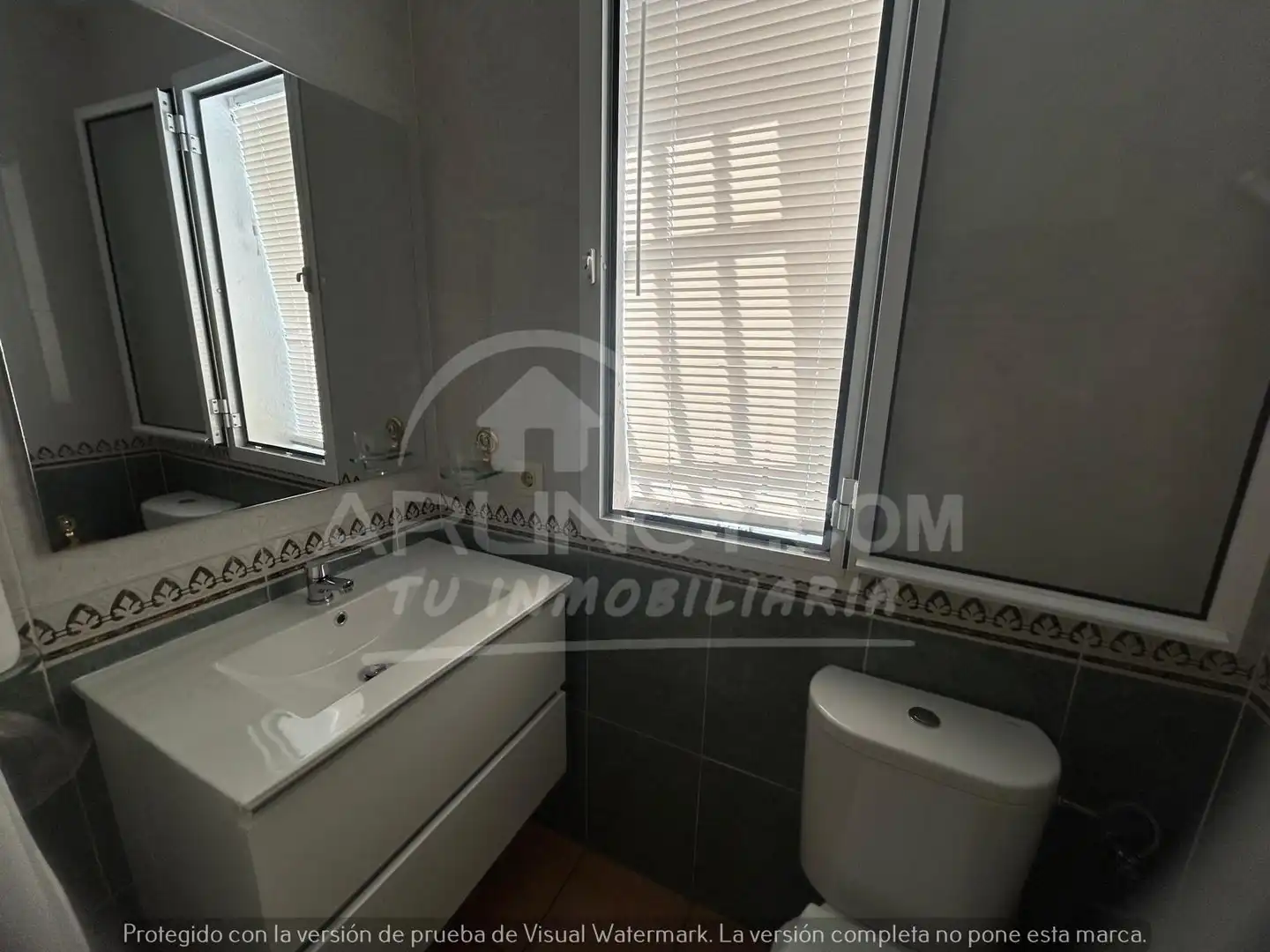 Bathroom of Flat for rent in Alcalá de Guadaira  with Air Conditioner and Furnished