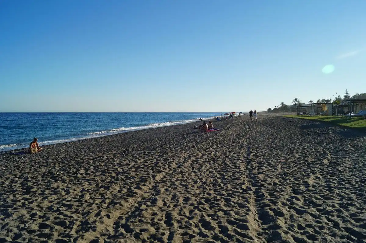 Vista exterior de Apartament de lloguer en Estepona amb Aire condicionat, Calefacció i Terrassa
