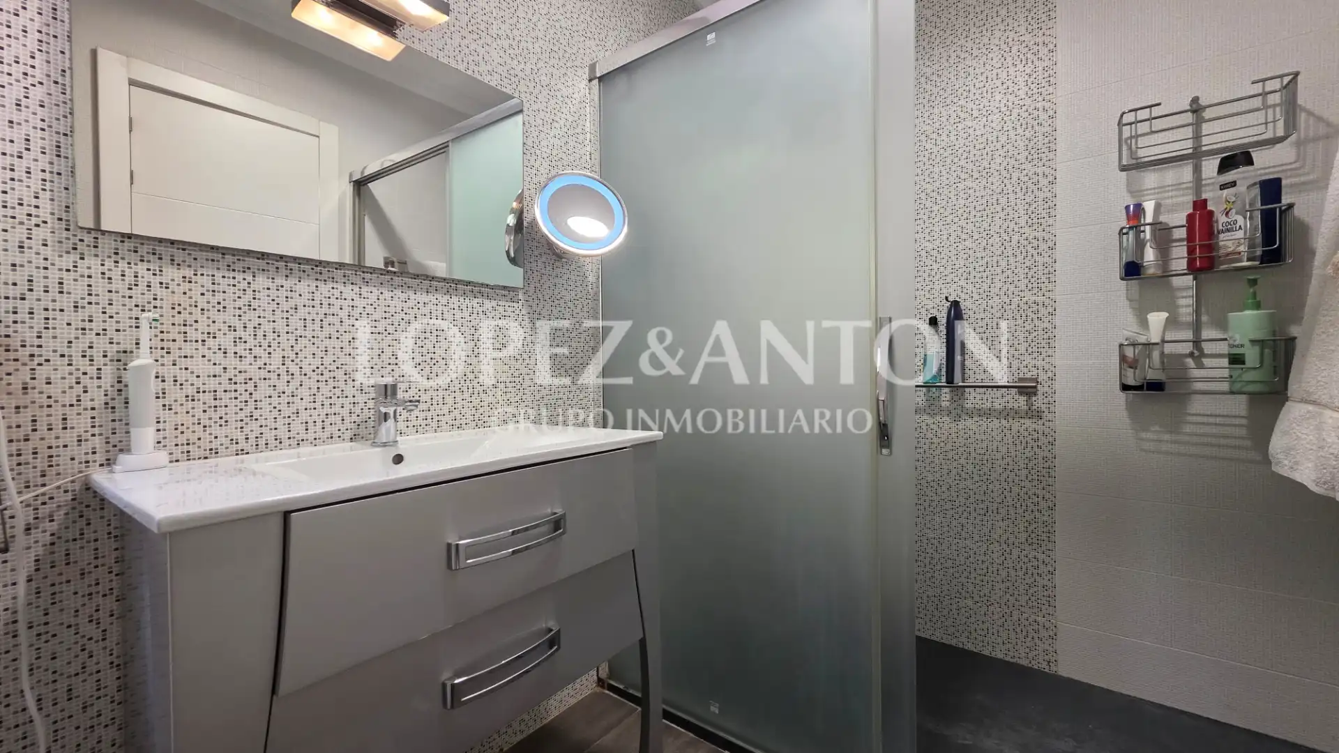 Badezimmer von Haus oder Chalet zum Verkauf in L'Eliana mit Klimaanlage, Heizung und Privatgarten