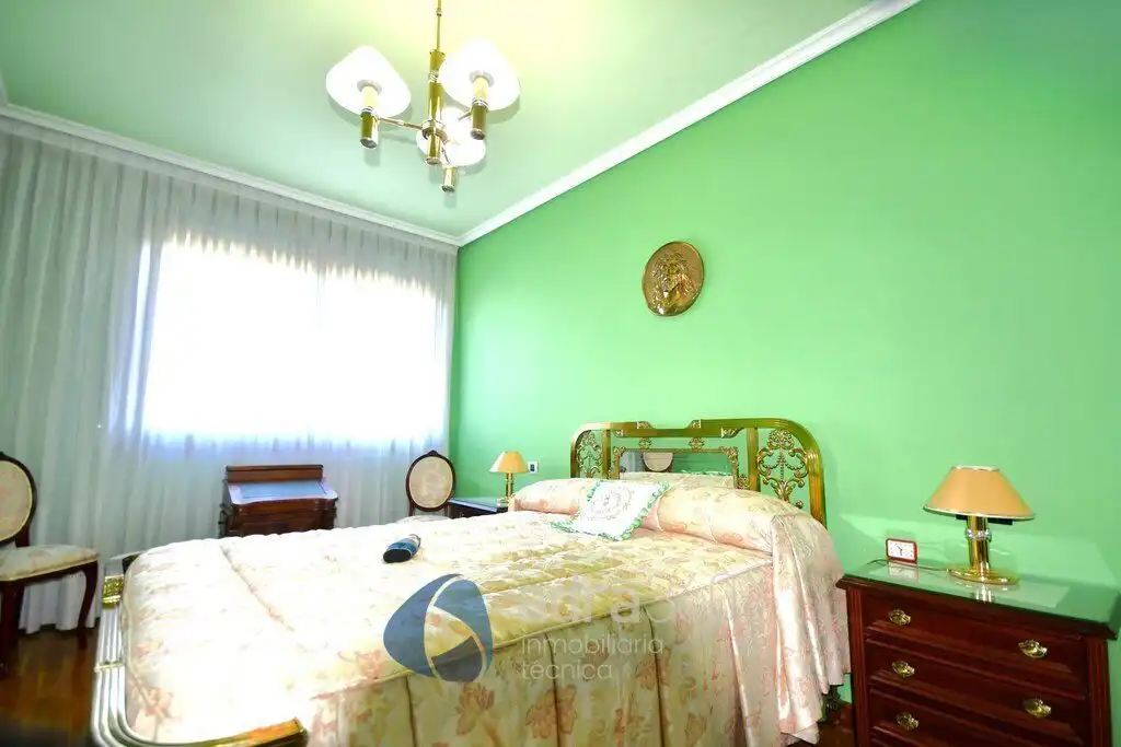 Habitación de Casa adosada en venta en Lardero con Calefacción, Terraza y Trastero