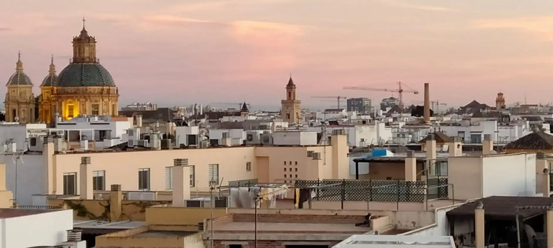 Vista exterior de Piso en venta en Sevilla con Balcón y Jacuzzi
