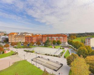 Vista exterior de Pis en venda en Oviedo  amb Calefacció, Parquet i Terrassa