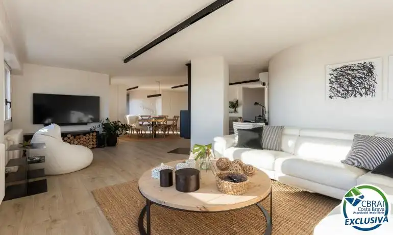 Sala d'estar de Àtic en venda en Figueres amb Aire condicionat, Calefacció i Parquet