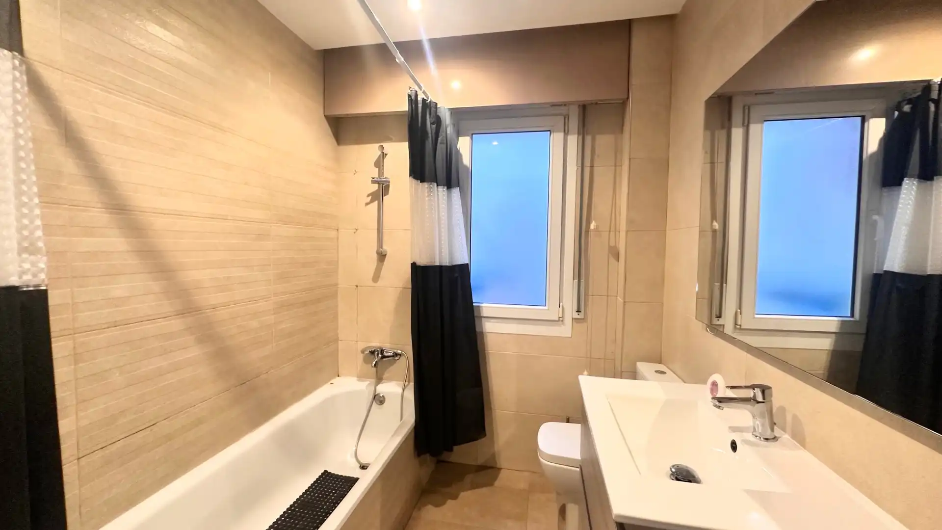 Badezimmer von Wohnung zum Verkauf in Portugalete mit Heizung, Terrasse und Möbliert