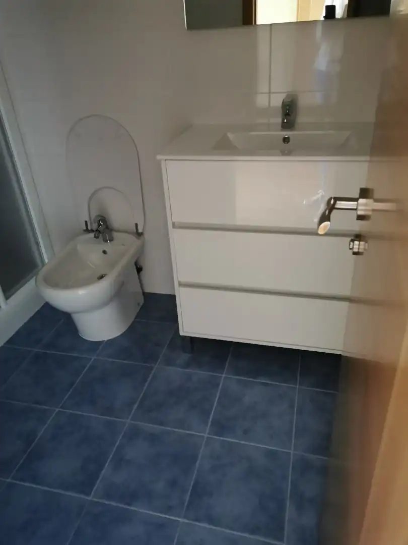 Baño de Apartamento de alquiler en Ponferrada con Calefacción, Trastero y Balcón