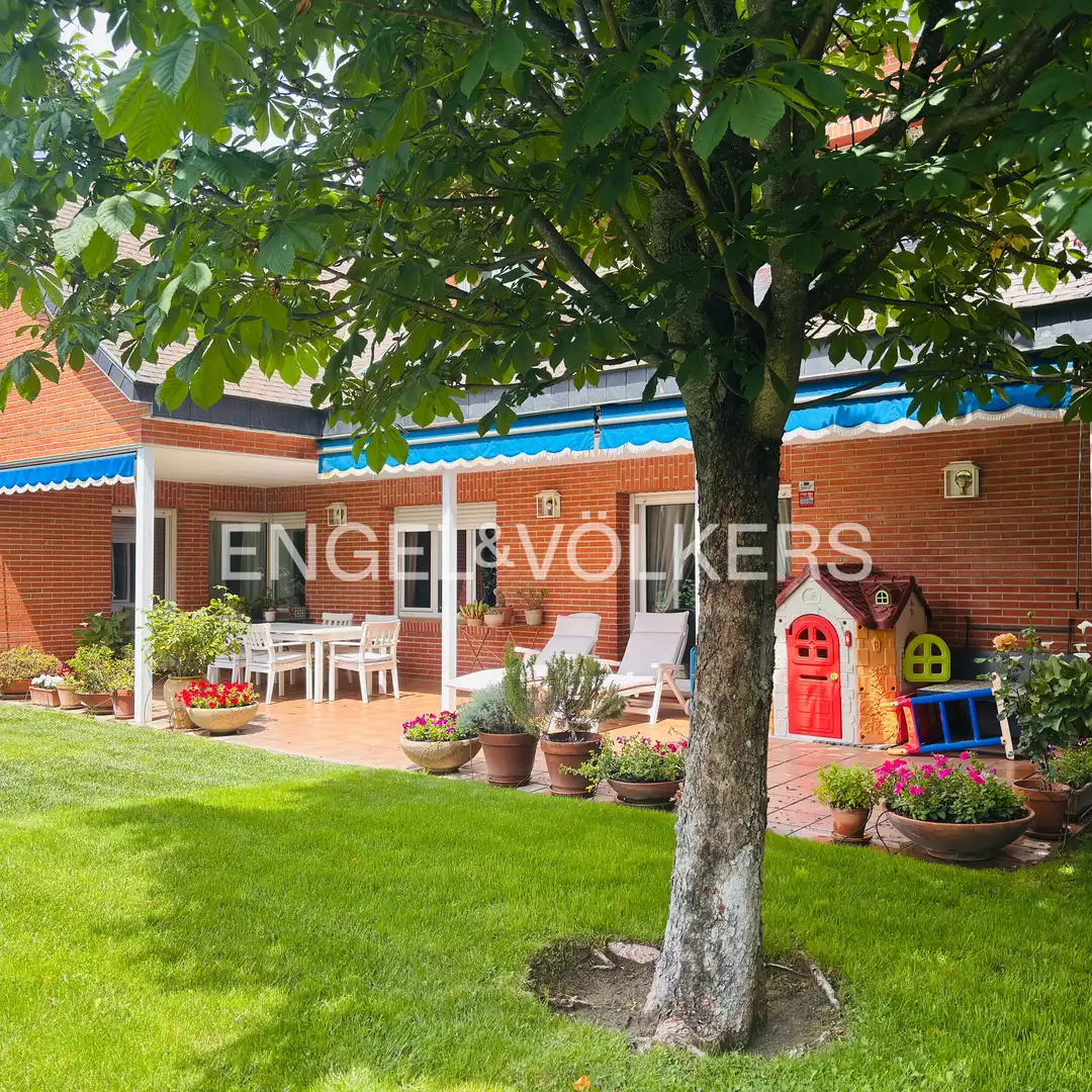 Terrassa de Casa o xalet en venda en Boadilla del Monte amb Aire condicionat, Calefacció i Jardí privat