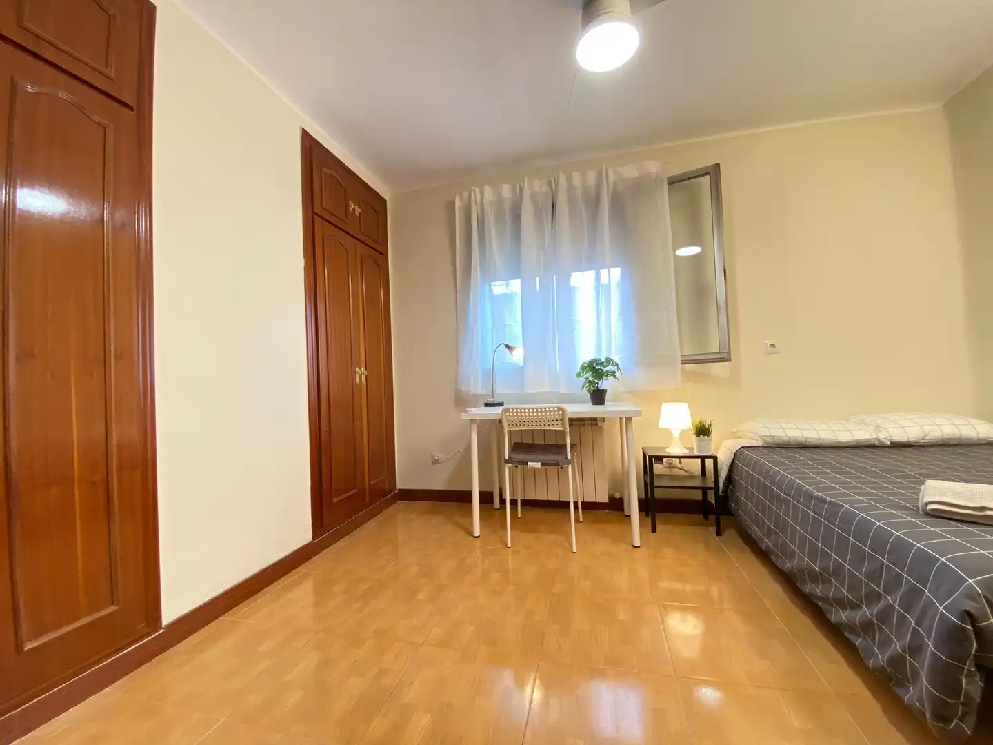 Room in Calle Pico de Alba, 2, Palomeras Bajas
