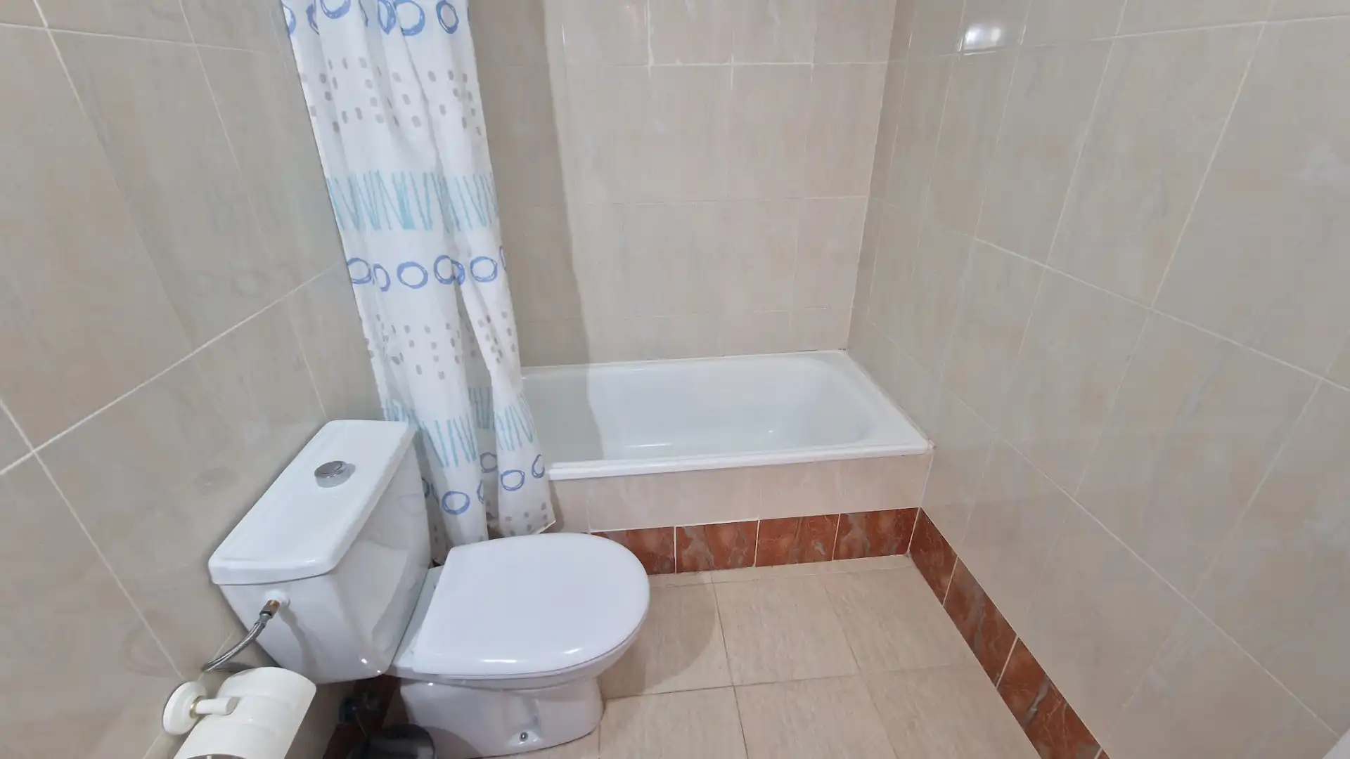 Bany de Apartament en venda en Vélez de Benaudalla amb Aire condicionat, Calefacció i Balcó