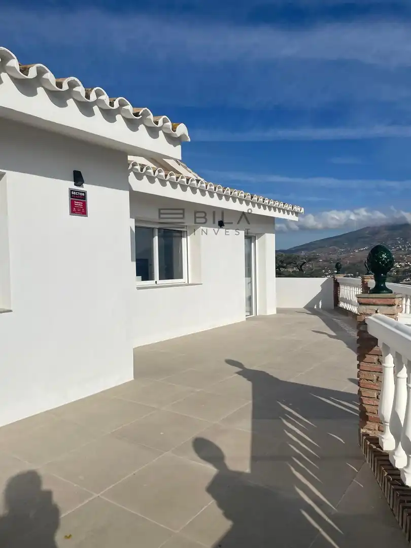 Chalet con piscina en venta en Cerros del Aguila, imagen 59