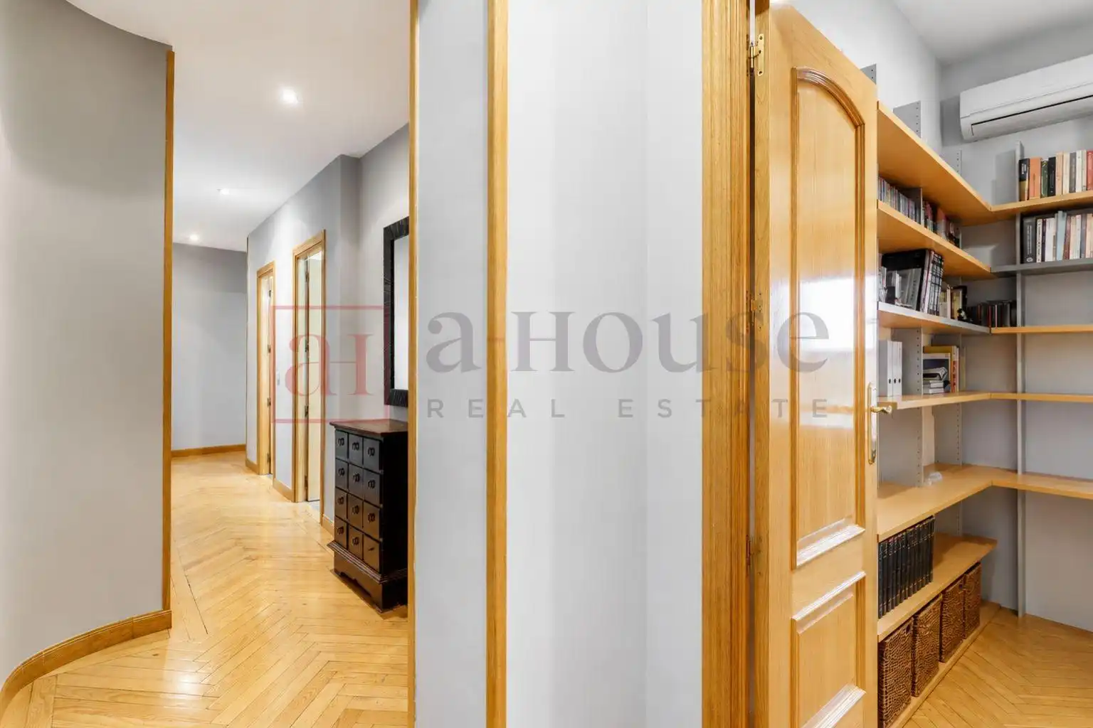 Flat for sale in Madrid  with Air Conditioner, Heating and Parquet flooring