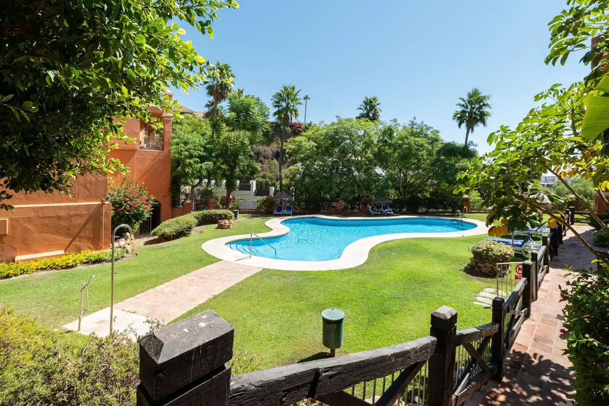 Jardín de Ático de alquiler en Estepona con Aire acondicionado, Jardín privado y Terraza