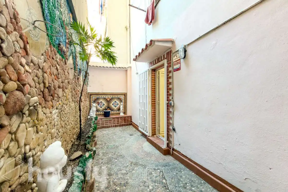 Baixos amb jardí en venda a Calle Sacedon .