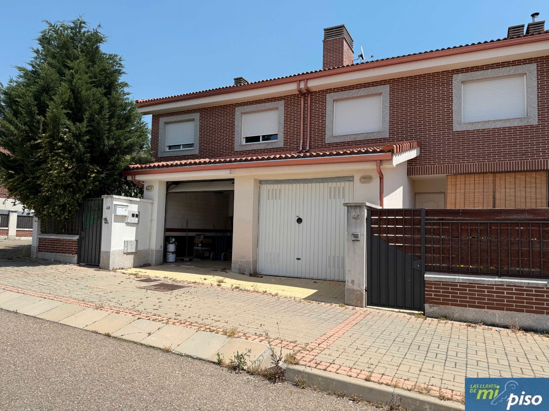 Vista exterior de Casa adosada en venda en Boecillo amb Calefacció, Jardí privat i Parquet