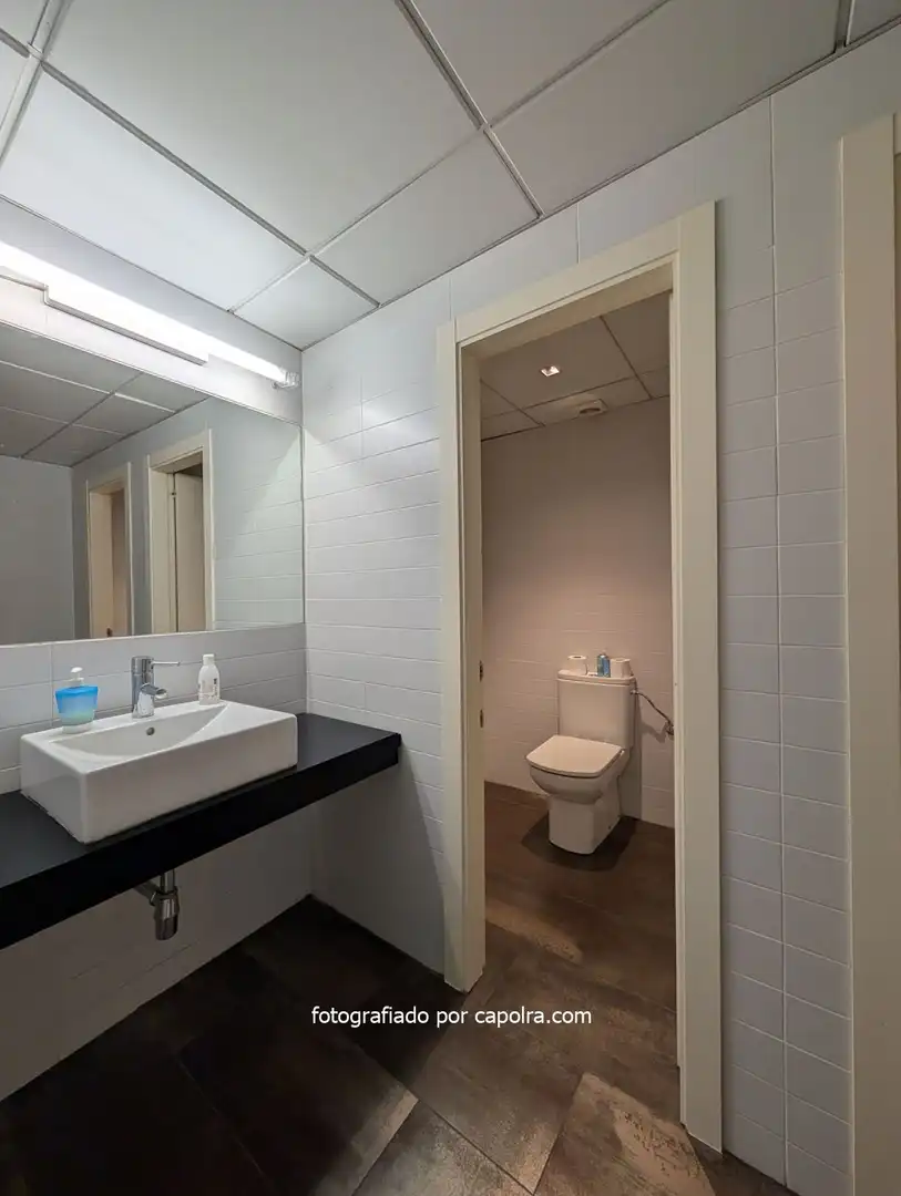 Baño de Oficina de alquiler en Barcelona con Aire acondicionado y Calefacción