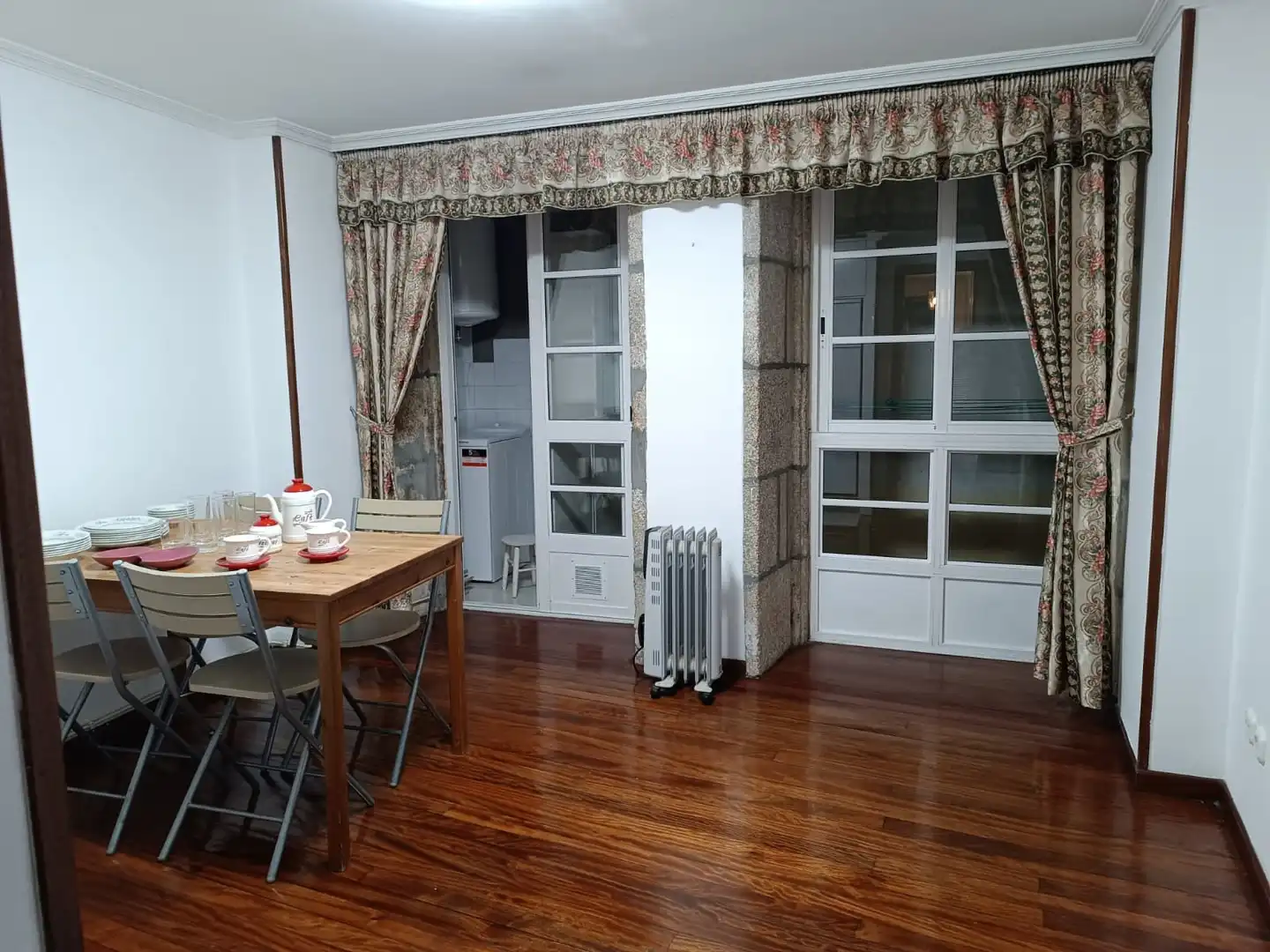 Comedor de Piso en venta en Santiago de Compostela  con Calefacción, Amueblado y Balcón
