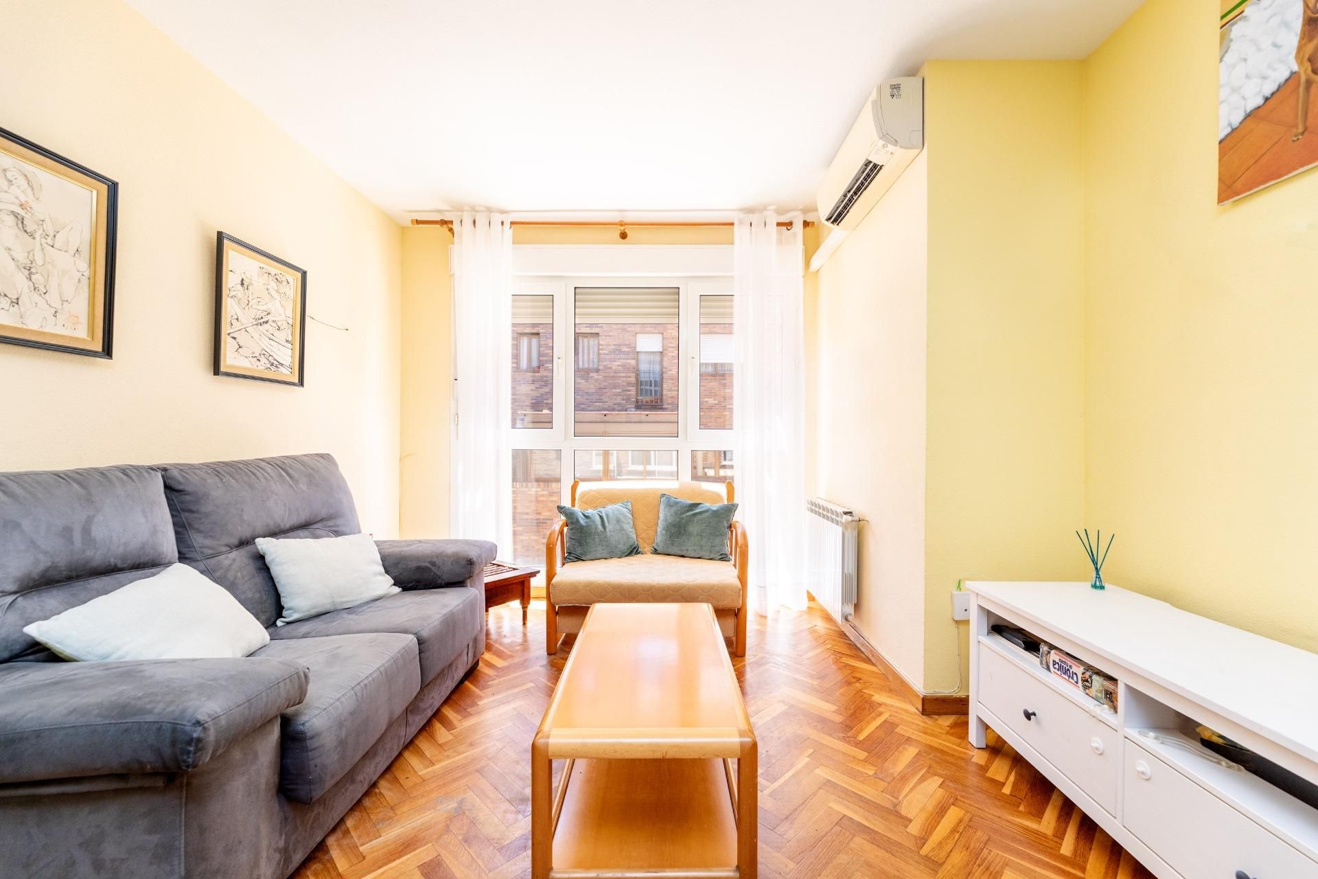 Living room of Flat for sale in Majadahonda  with Air Conditioner, Heating and Community pool