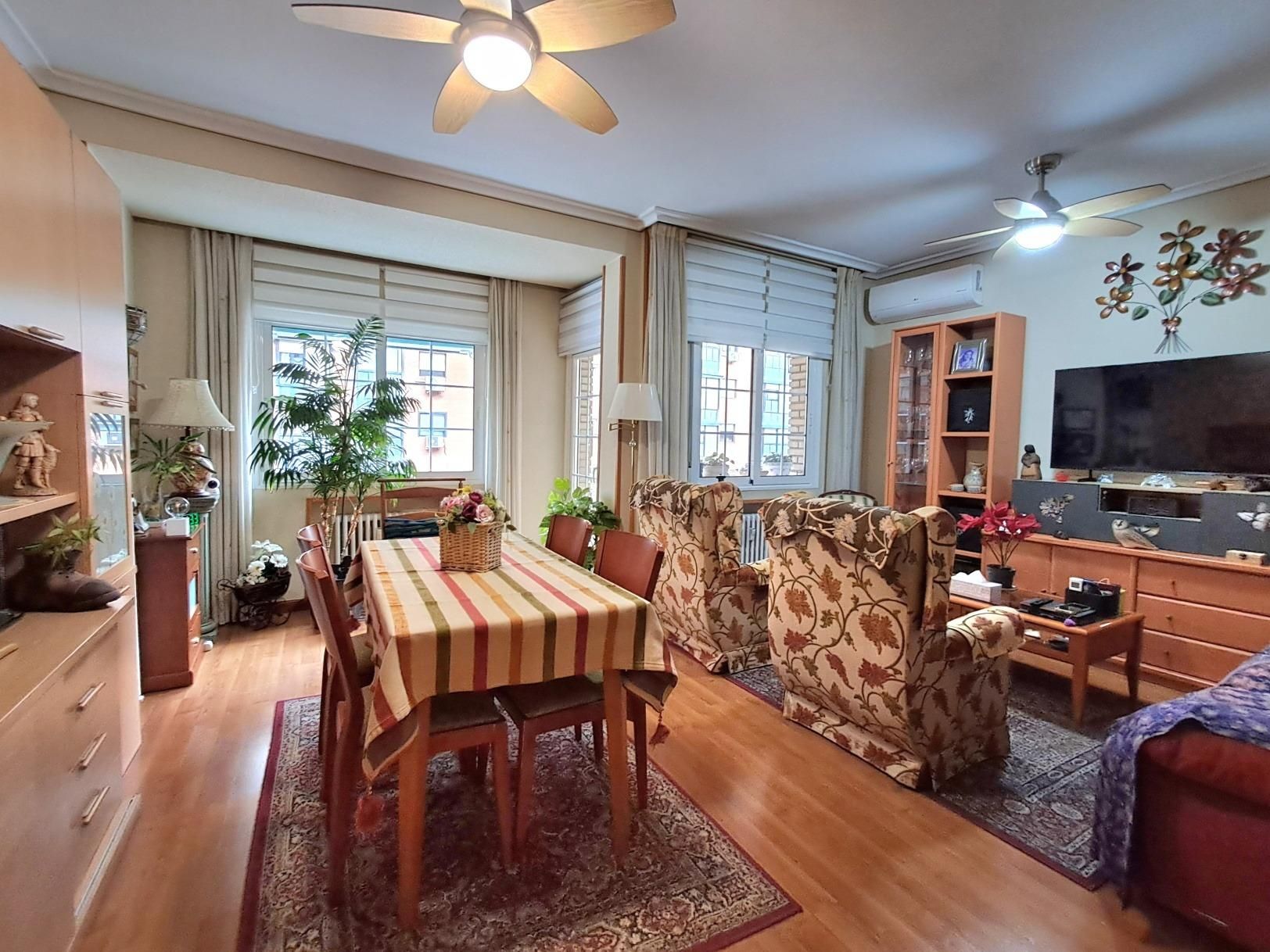 Dining room of Flat for sale in  Madrid Capital  with Air Conditioner and Terrace