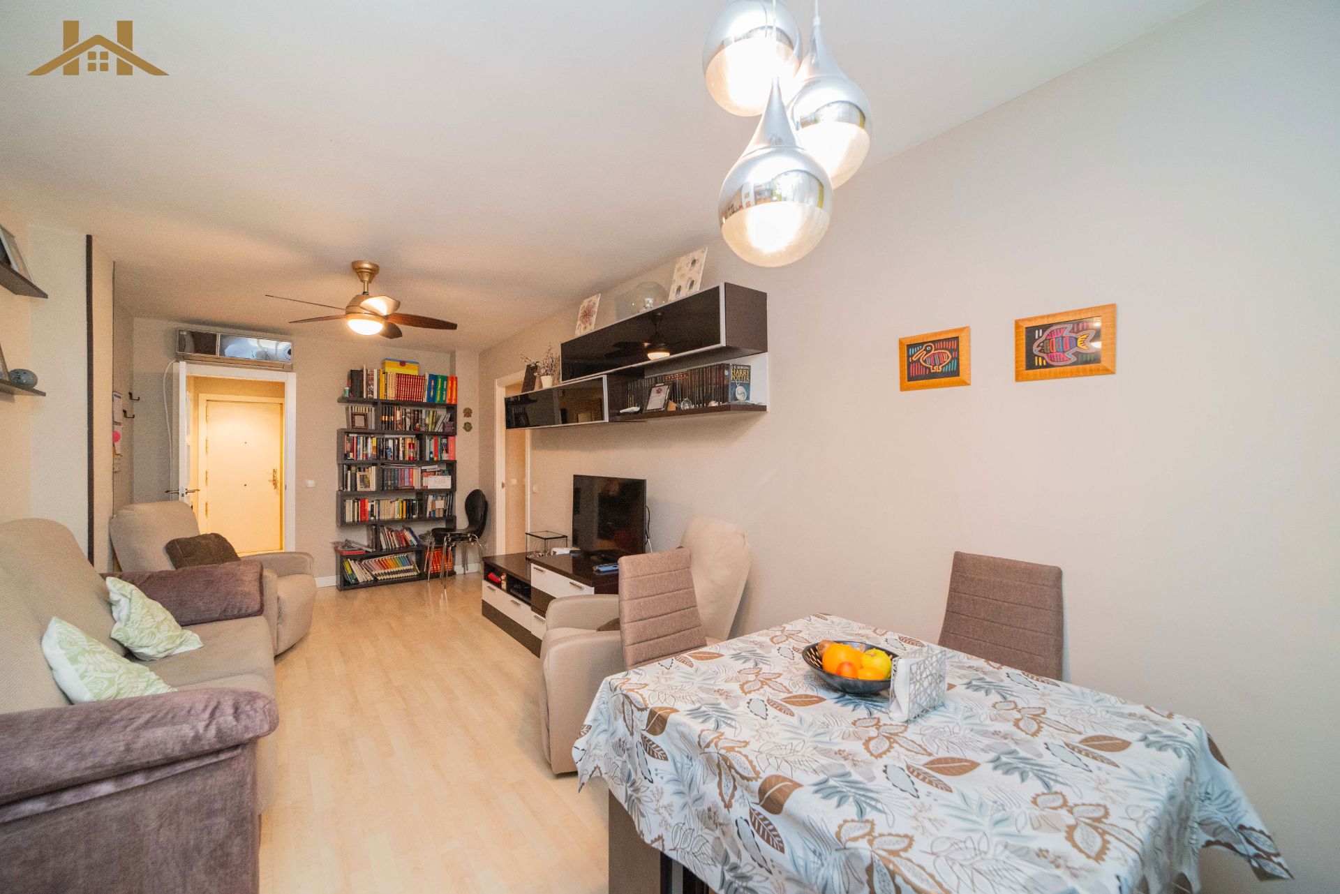 Living room of Flat for sale in Fuenlabrada  with Air Conditioner, Heating and Parquet flooring