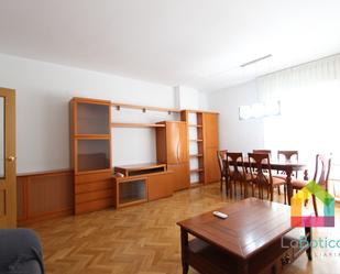 Sala d'estar de Pis de lloguer en  Toledo Capital amb Calefacció, Traster i Moblat