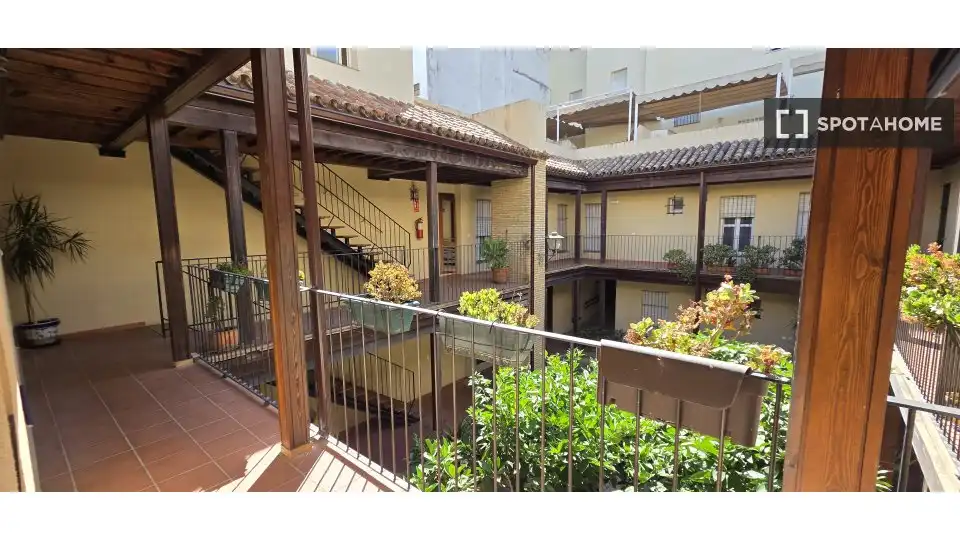 Vista exterior de Apartament per a compartir en Sevilla amb Aire condicionat, Terrassa i Moblat