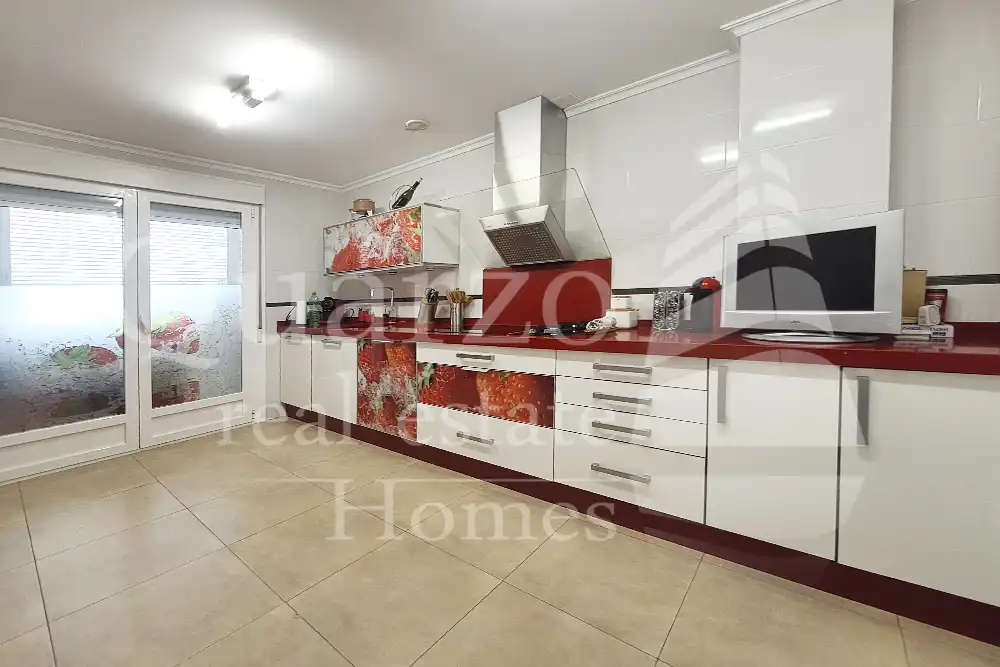Cocina de Casa adosada en venta en Plasencia con Calefacción, Terraza y Balcón