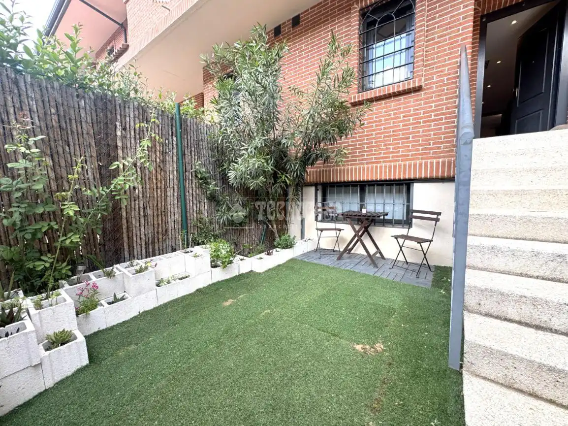 Jardín de Casa adosada en venta en Alcalá de Henares con Aire acondicionado, Terraza y Piscina comunitaria