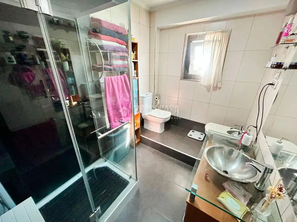 Bany de Casa o xalet en venda en La Puebla de Alfindén amb Aire condicionat, Calefacció i Terrassa