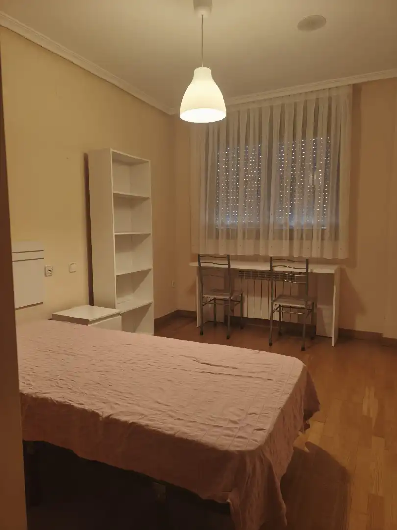 Bedroom of Flat for rent in Cuenca  with Air Conditioner, Heating and Parquet flooring