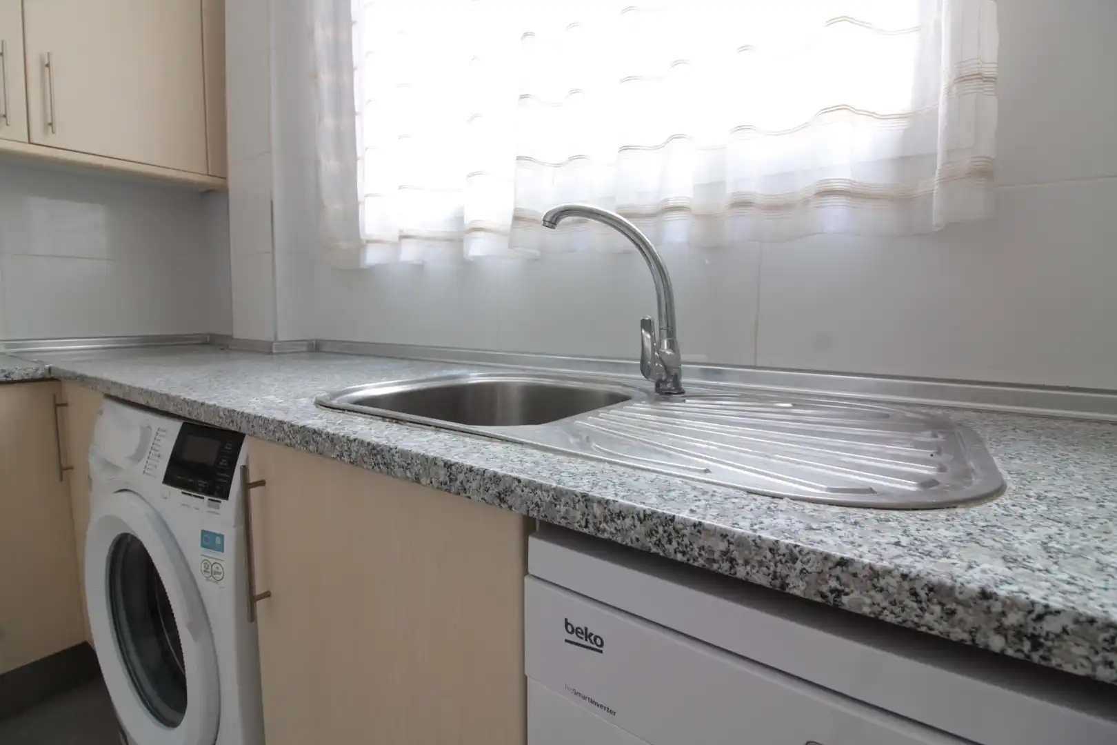 Cocina de Piso de alquiler en Valencia con Balcón