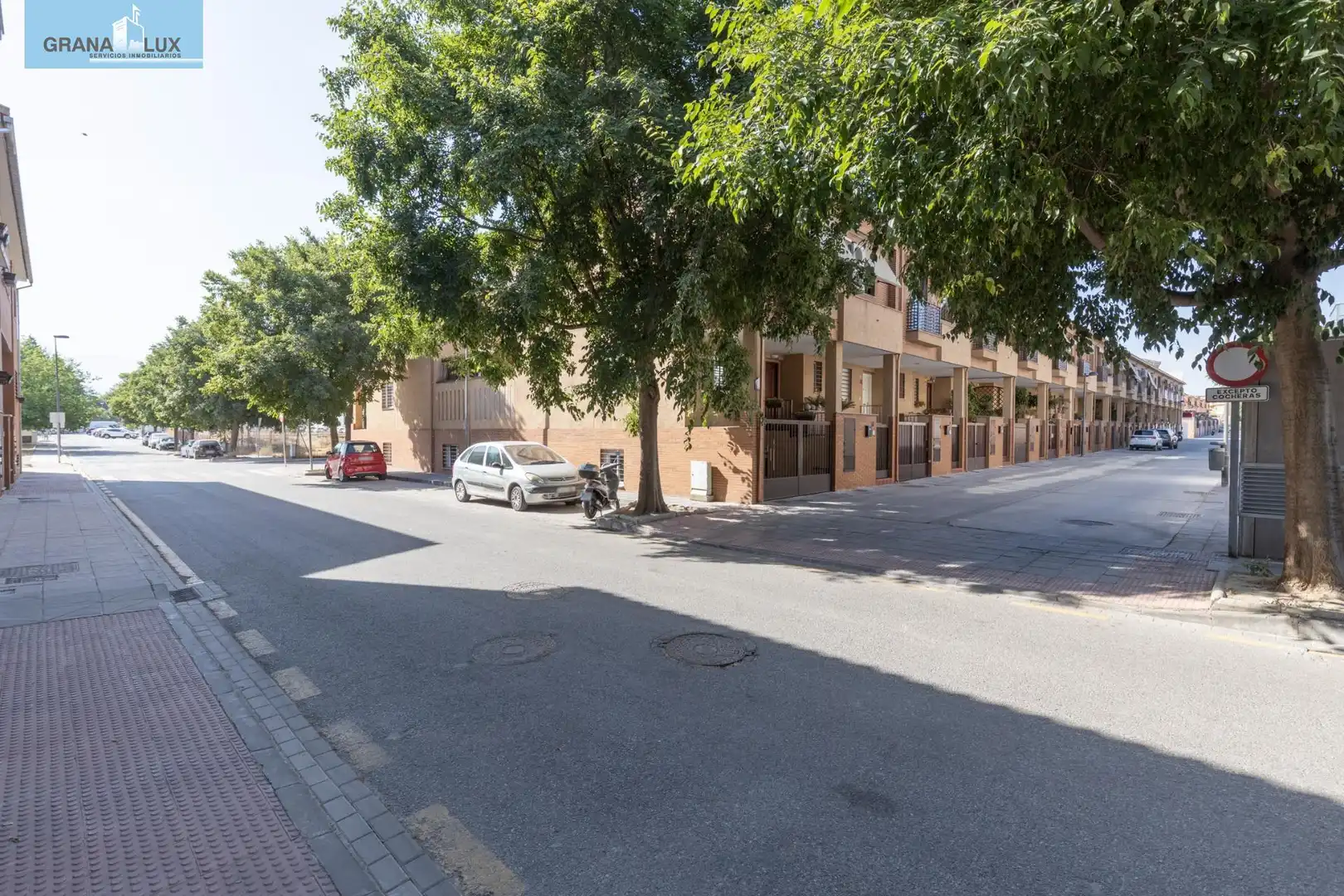 Vista exterior de Casa adosada en venda en Armilla amb Calefacció