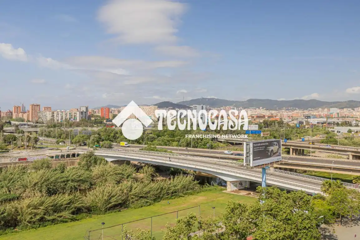 Exterior view of Flat for sale in Sant Adrià de Besòs  with Balcony