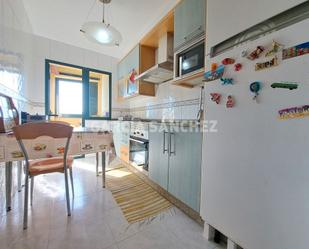 Cuina de Apartament en venda en A Pobra do Caramiñal amb Traster i Moblat