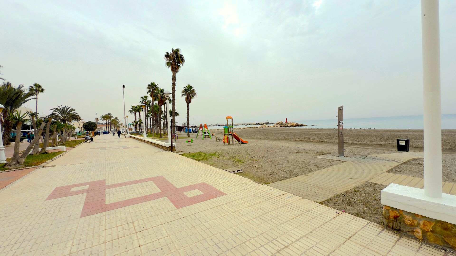 Vista exterior de Casa adosada de lloguer en Vélez-Málaga amb Aire condicionat, Jardí privat i Piscina comunitària