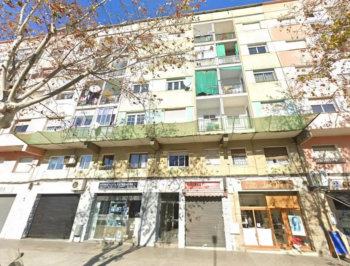 Vista exterior de Pis en venda en Ripollet amb Balcó