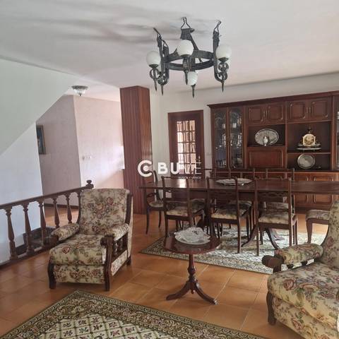 Casa-chalet en Venta en Amiudal en Avión