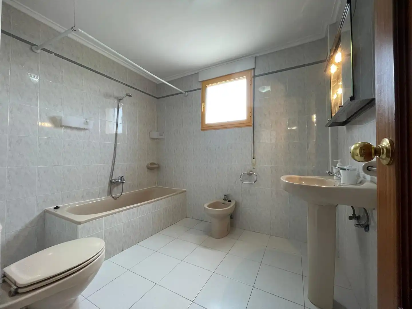 Bathroom of Flat for rent in Camponaraya, León