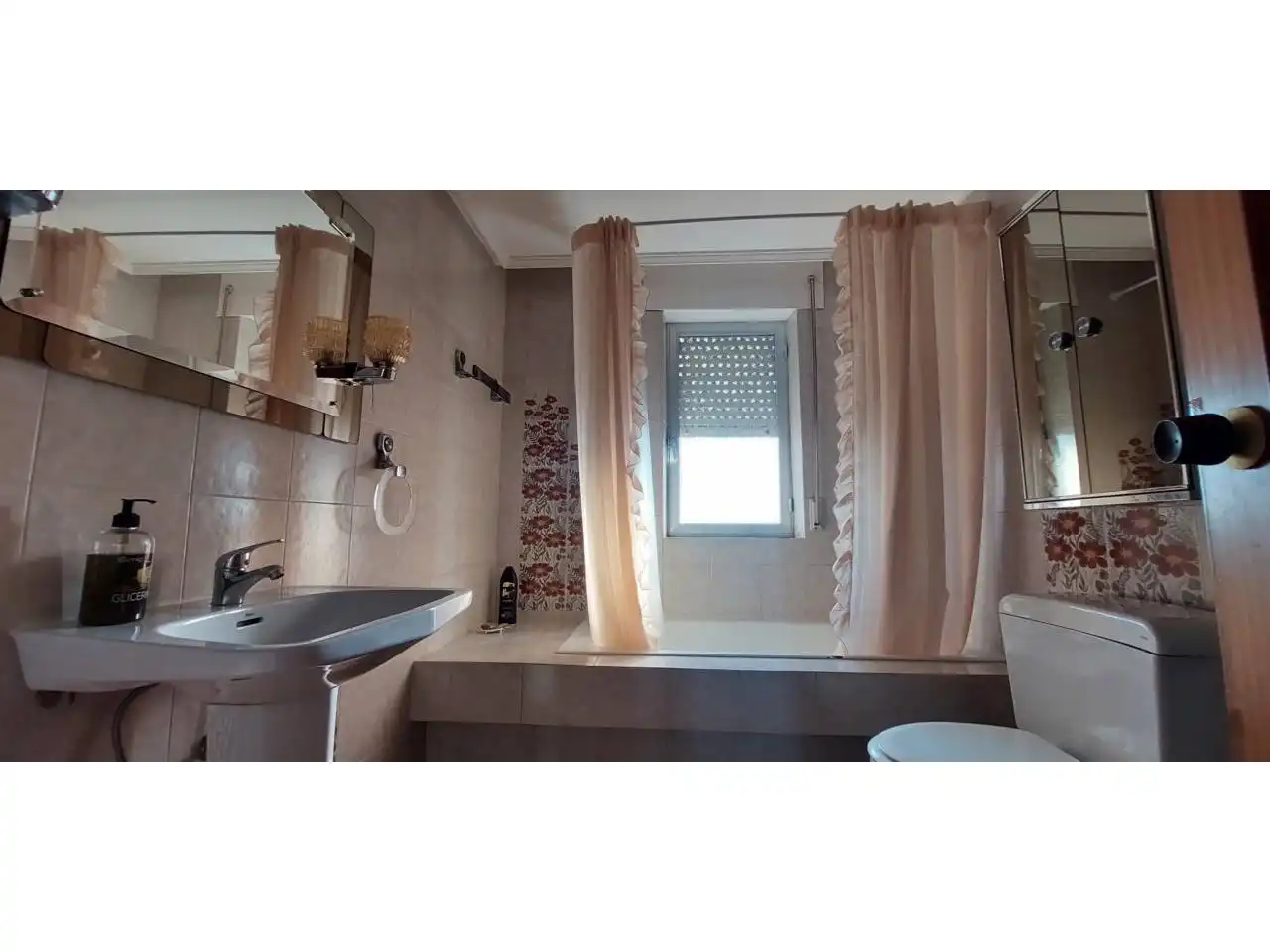 Baño de Casa o chalet en venta en Almanza con Jardín privado, Terraza y Amueblado