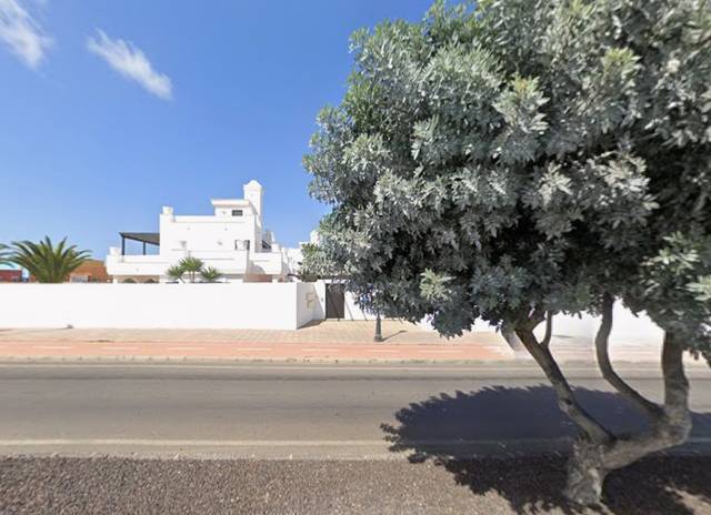 Piso en Venta en C/ Pedro y Guy Vandaele  en Corralejo