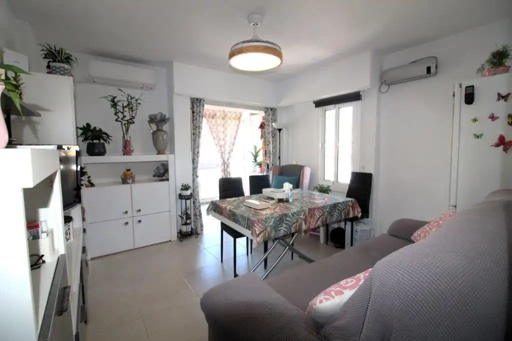 Sala de estar de Apartamento en venta en Benalmádena con Aire acondicionado, Terraza y Amueblado