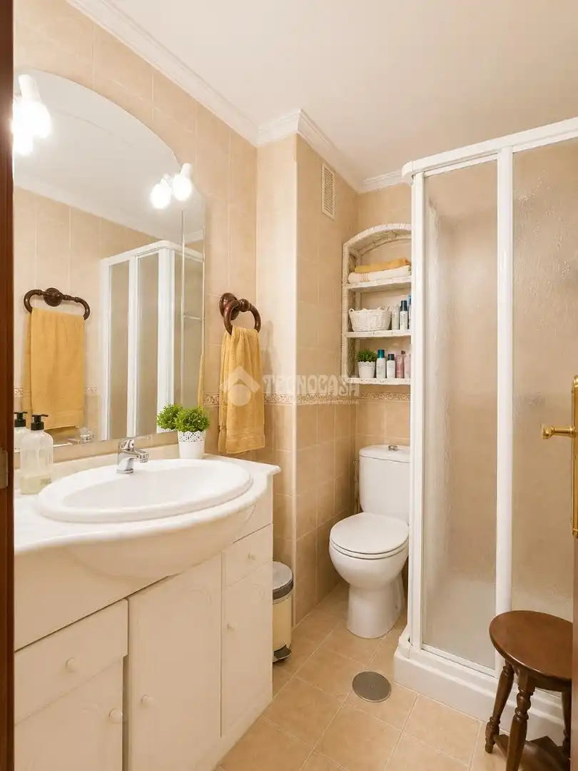 Baño de Piso en venta en Sevilla con Jardín privado