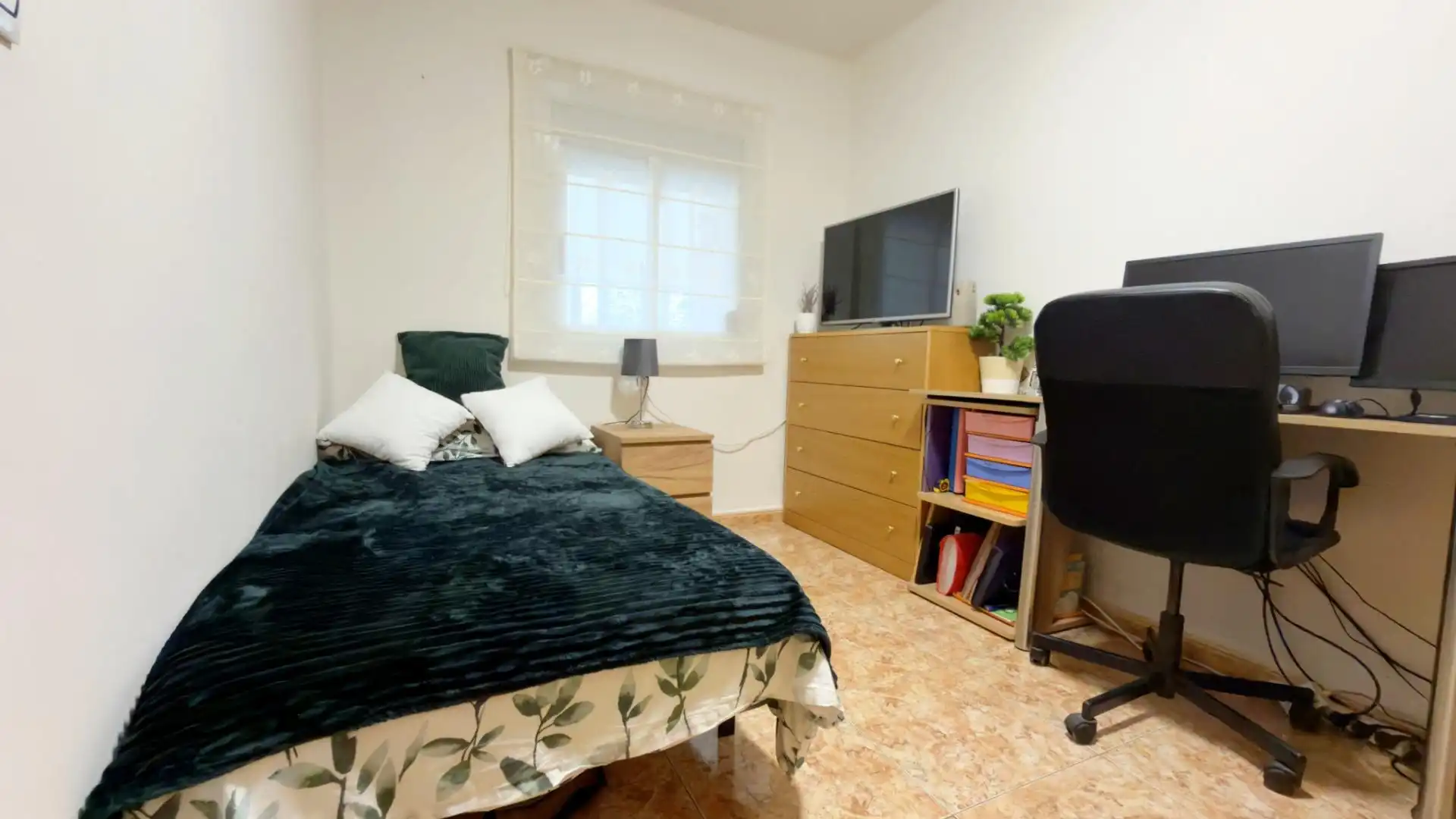 Schlafzimmer von Dachboden zum Verkauf in Massamagrell mit Terrasse und Abstellraum