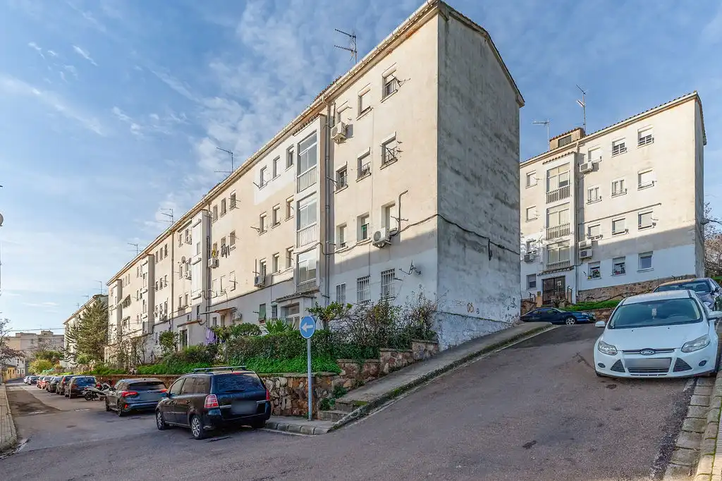 Vista exterior de Piso en venta en Cáceres Capital