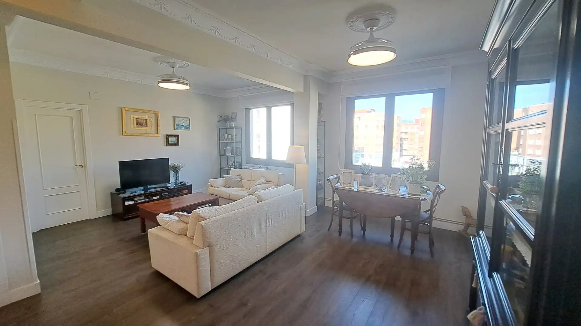 Sala d'estar de Pis en venda en Bilbao  amb Calefacció i Moblat