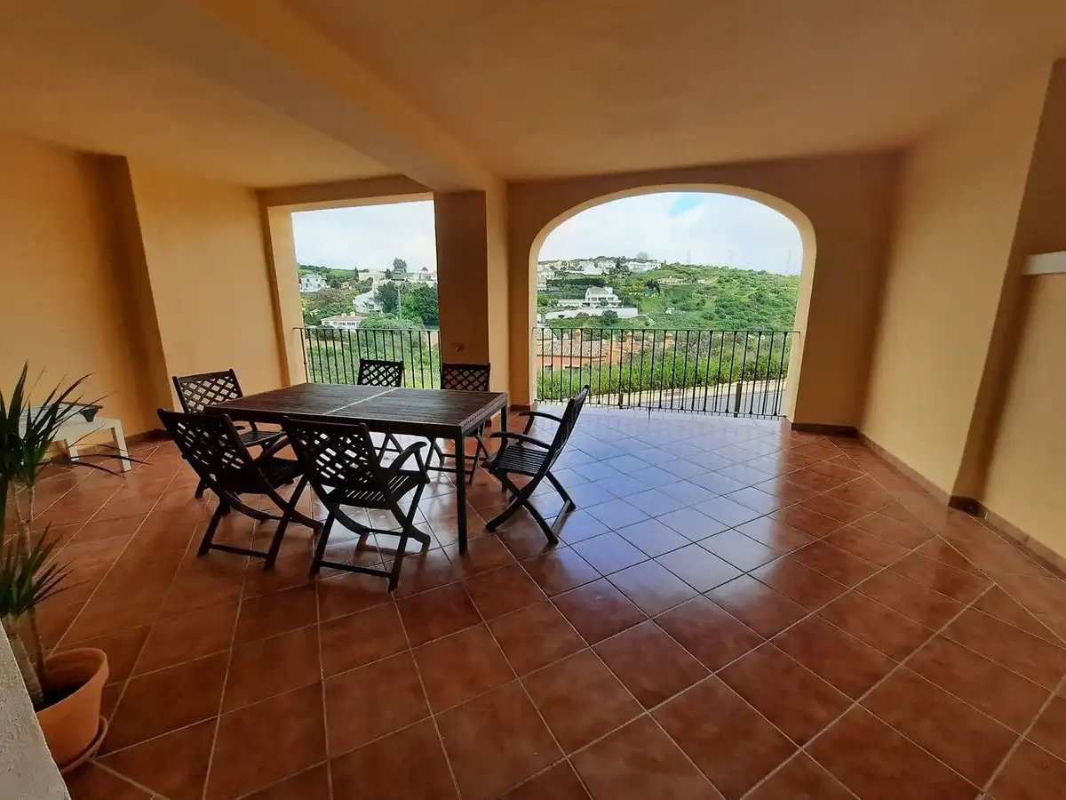 Apartamento con piscina en venta en Estepona Pueblo, imagen 3