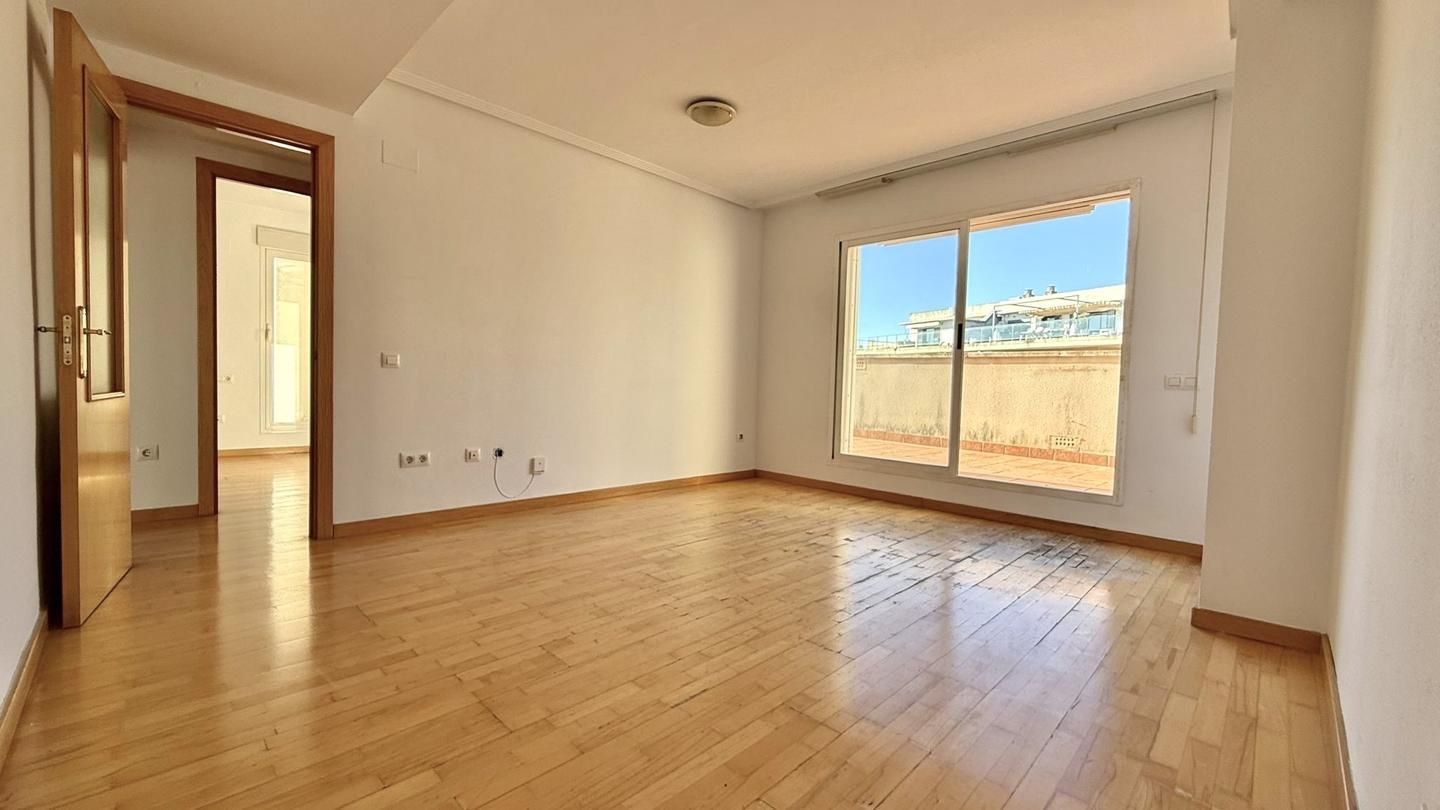 Living room of Attic for sale in Paterna  with Parquet flooring, Terrace and Storage room