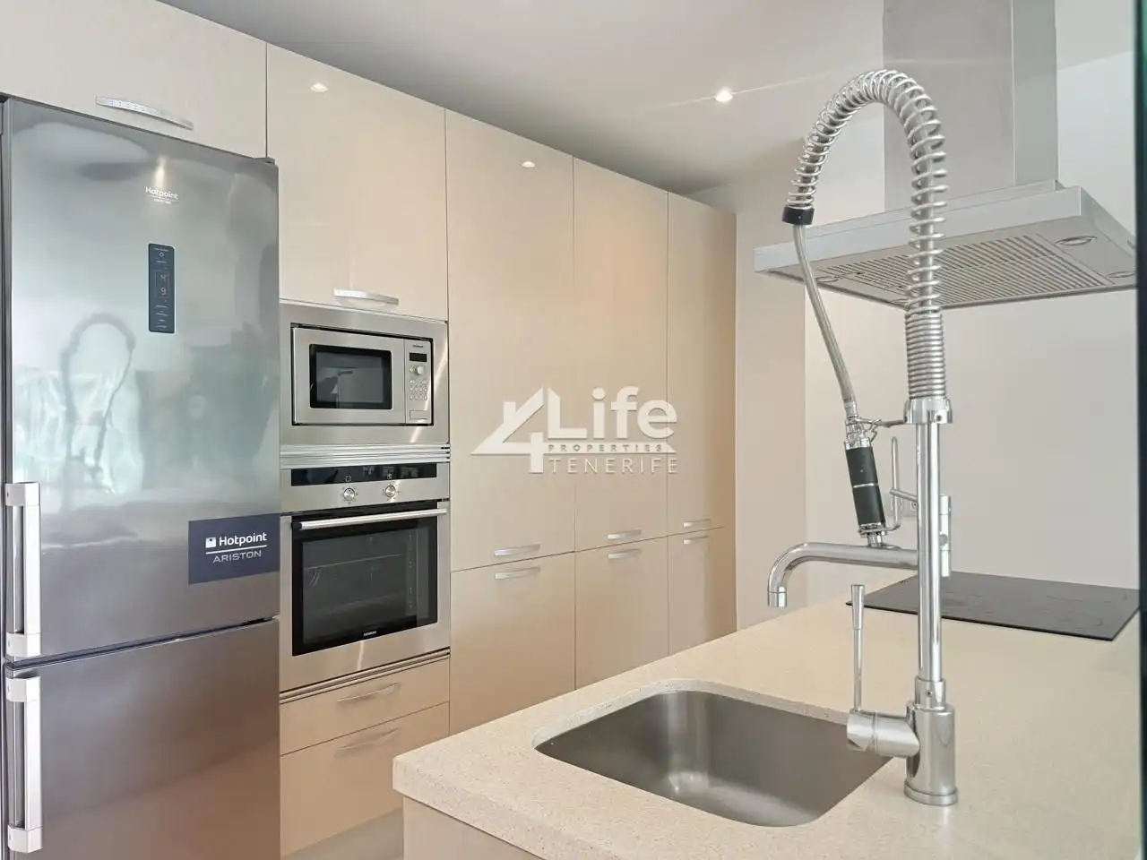 Cocina de Apartamento de alquiler en Arona con Aire acondicionado, Terraza y Piscina