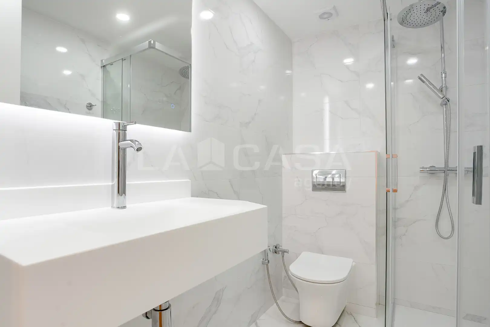 Baño de Piso en venta en Barcelona con Calefacción y Balcón